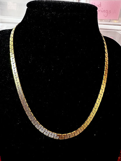Pretty Gold necklace